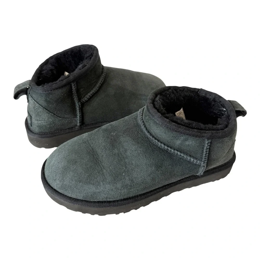 UGG Women's Classic Ultra Mini 1116109 Sheepskin Black Suede Boots Size 6